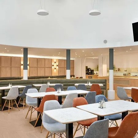 Ibis Styles Budapest Heroes Square-2